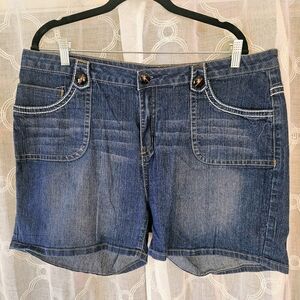 Blue Vineyard High Rise Denim Shorts Plus Size Summer Jean Shorts Size 18W ☀️
